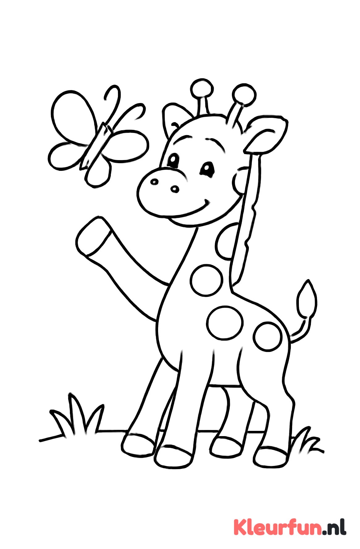 Giraffe speelt met vlinder