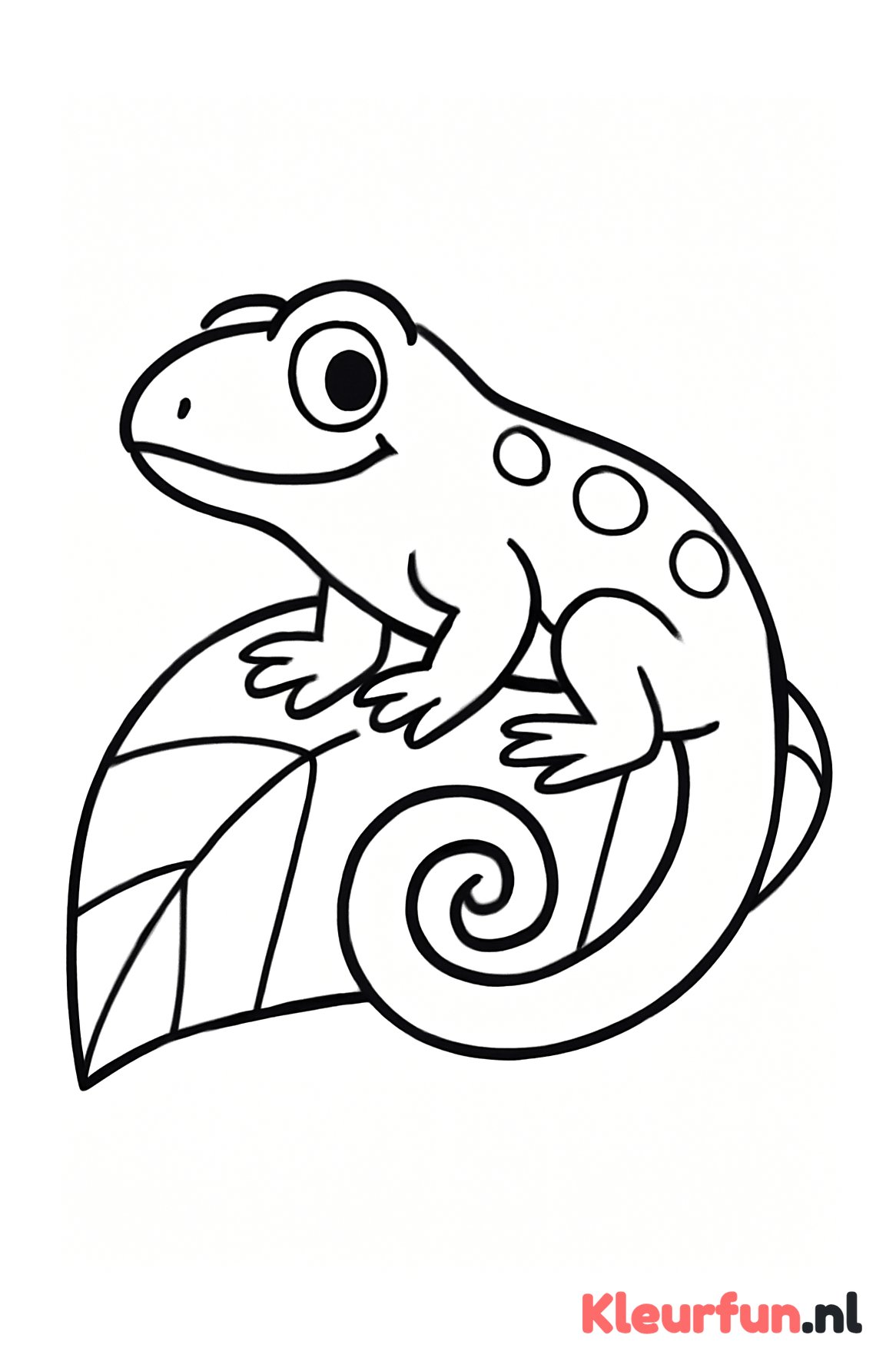 Hagedis met opgerolde staart op blad