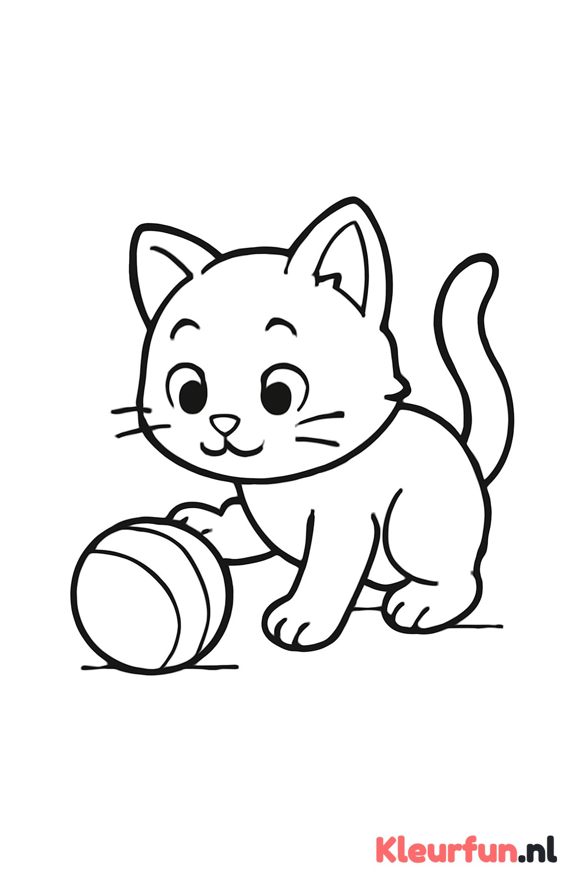 Nieuwsgierige kat speelt met bal