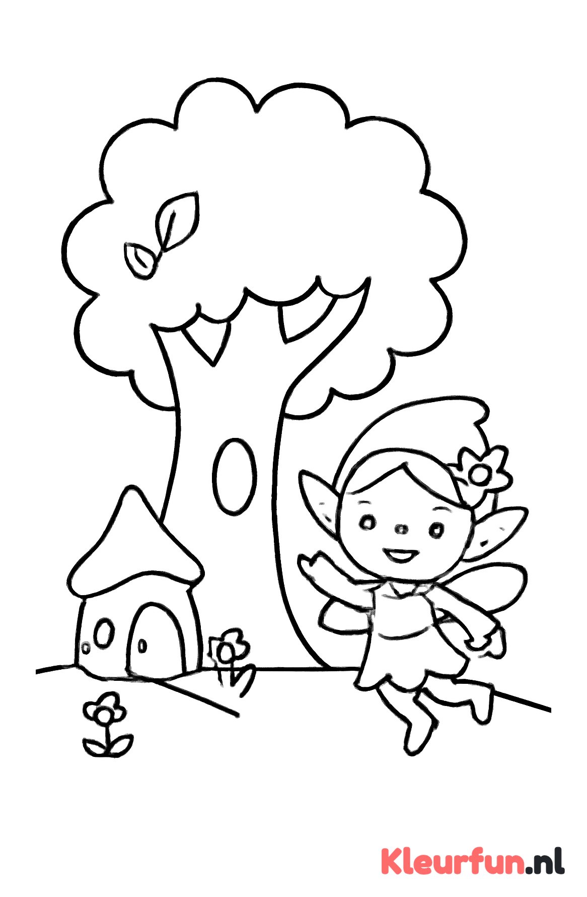 Grote sprookjesboom met kabouterhuisje