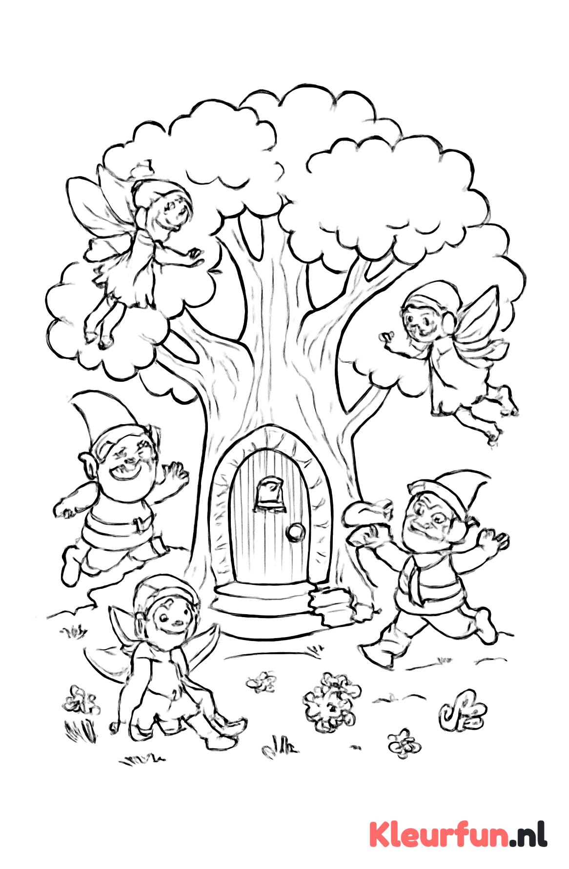 Grote sprookjesboom met sprookjesfiguren