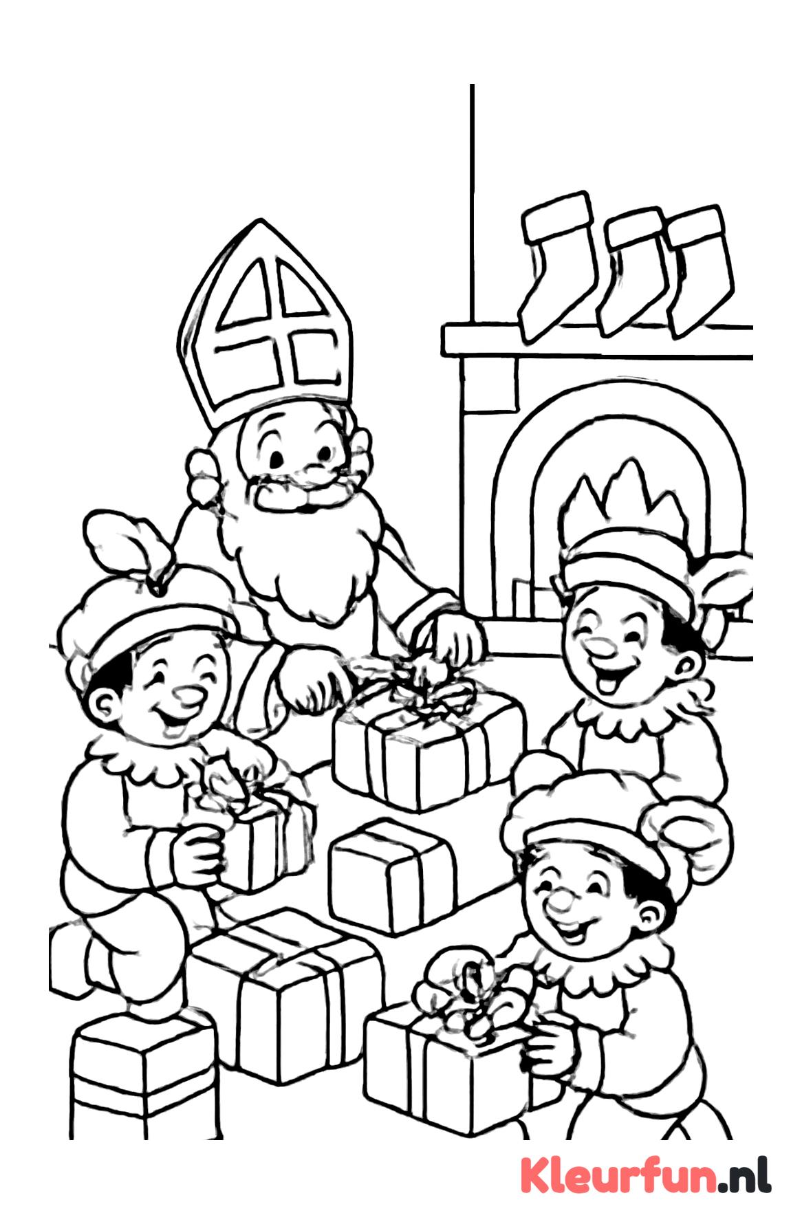 Cadeautjes inpakken met Sinterklaas en Pieten