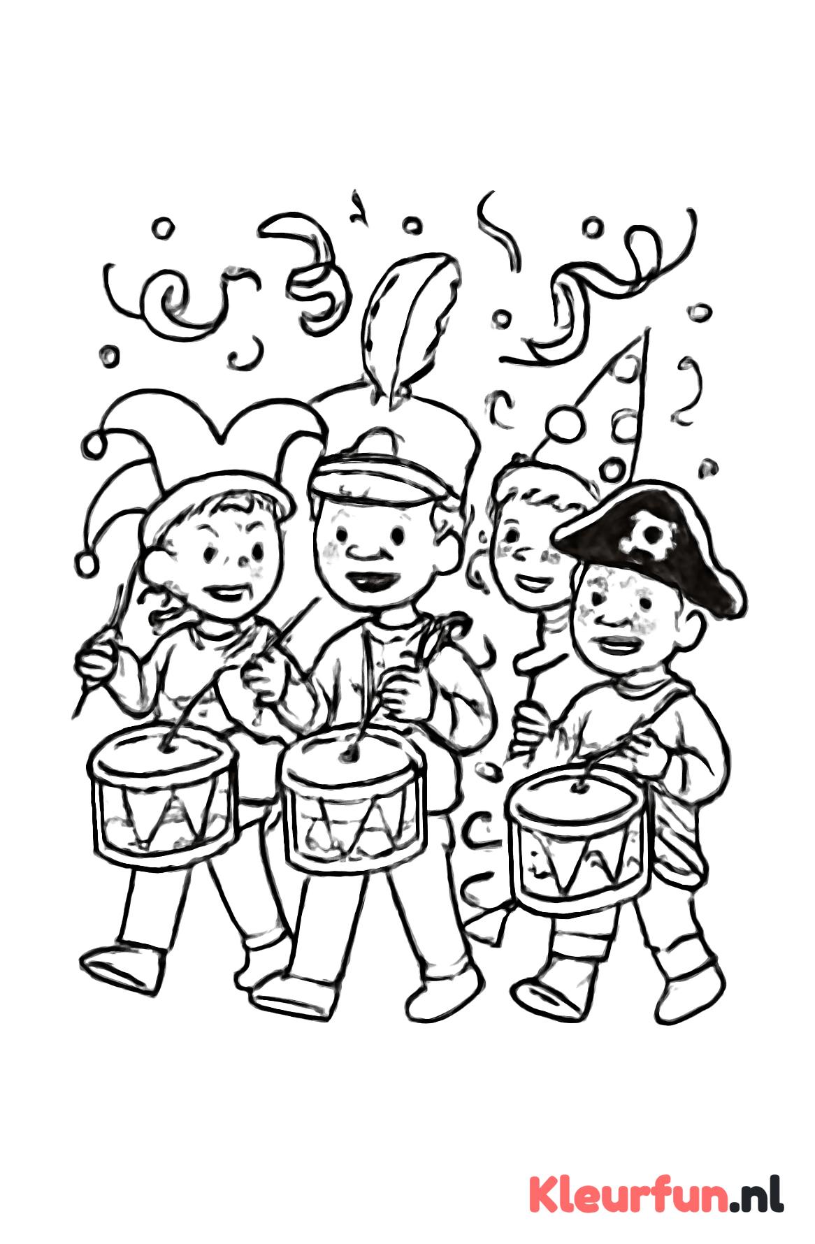Drumband met kinderen tijdens carnaval
