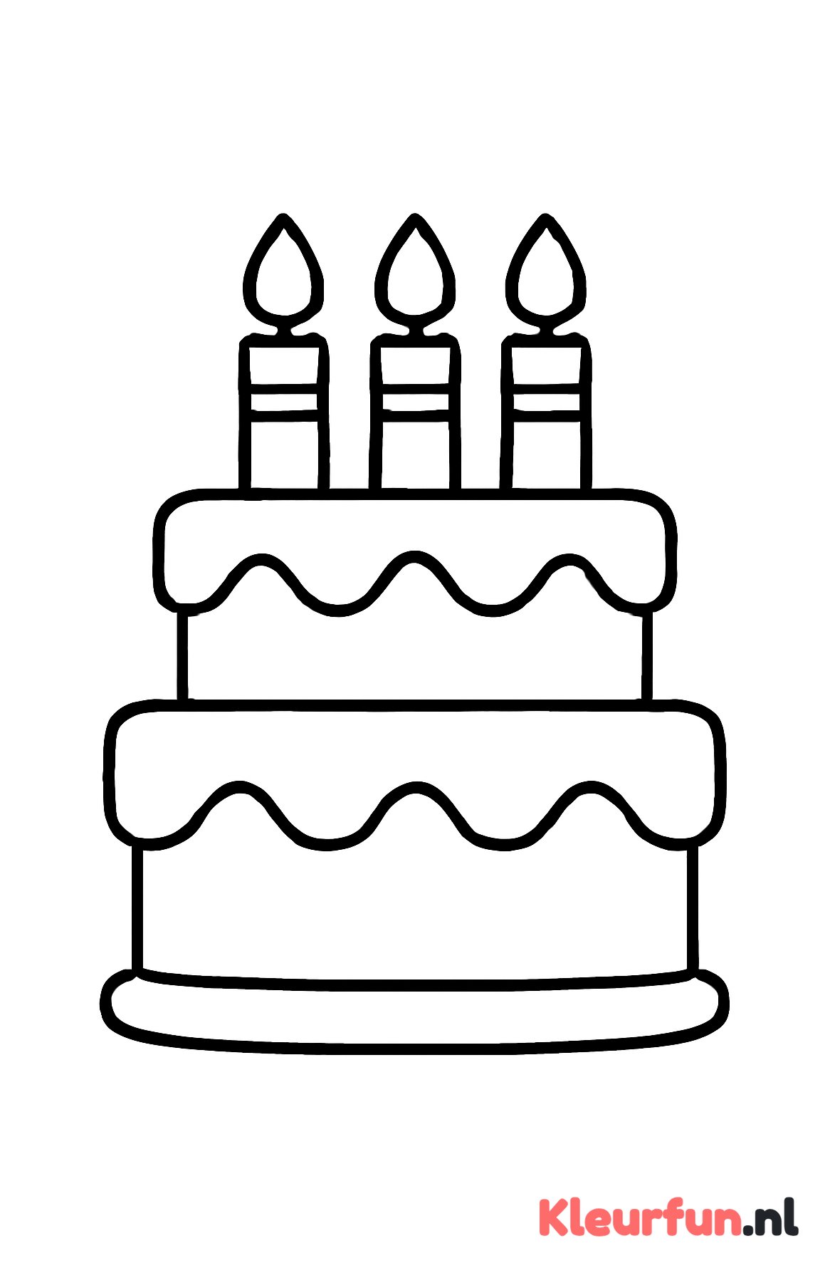 Grote verjaardagscake met kaarsen