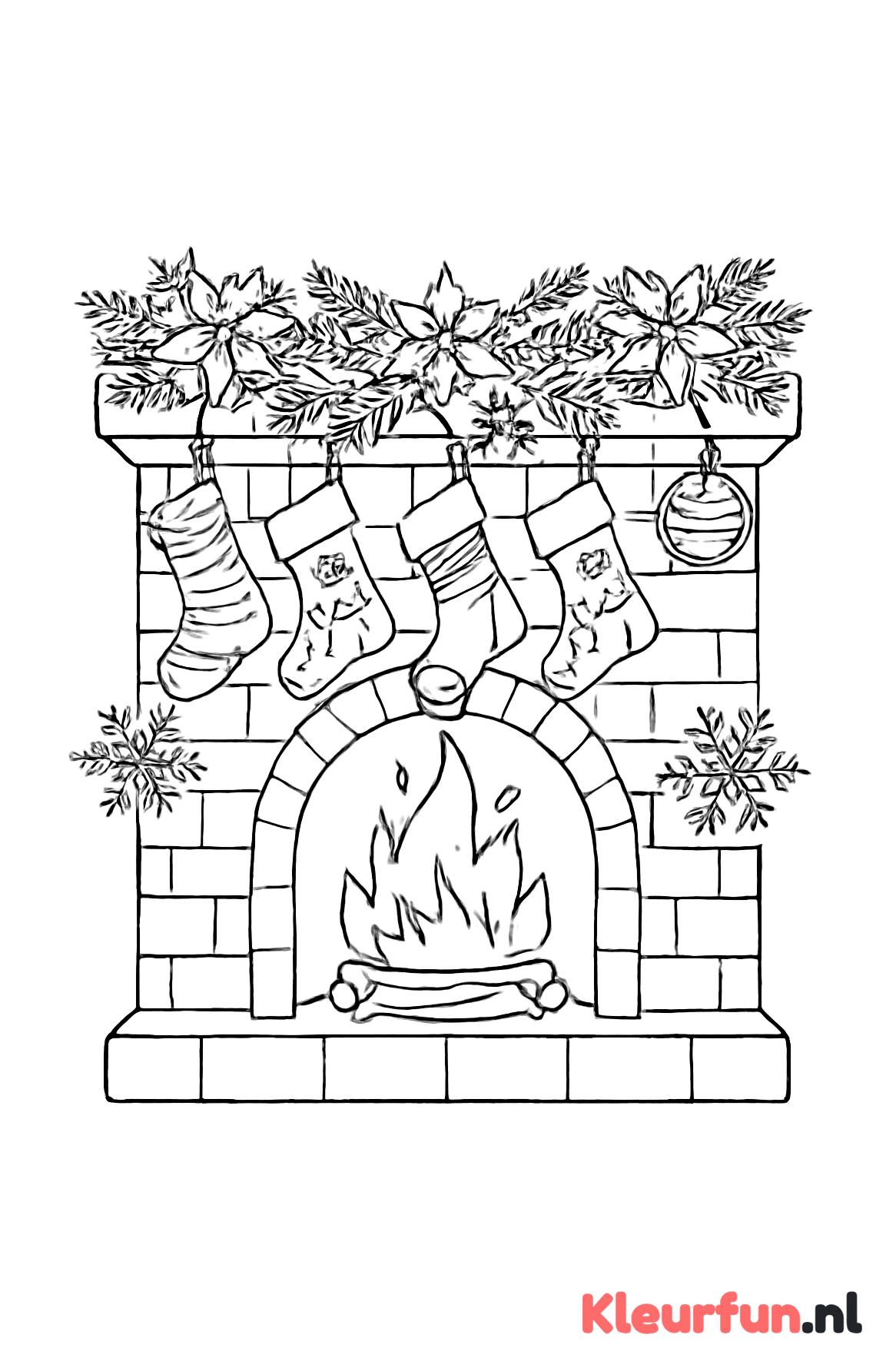 Haard met kerstsokken