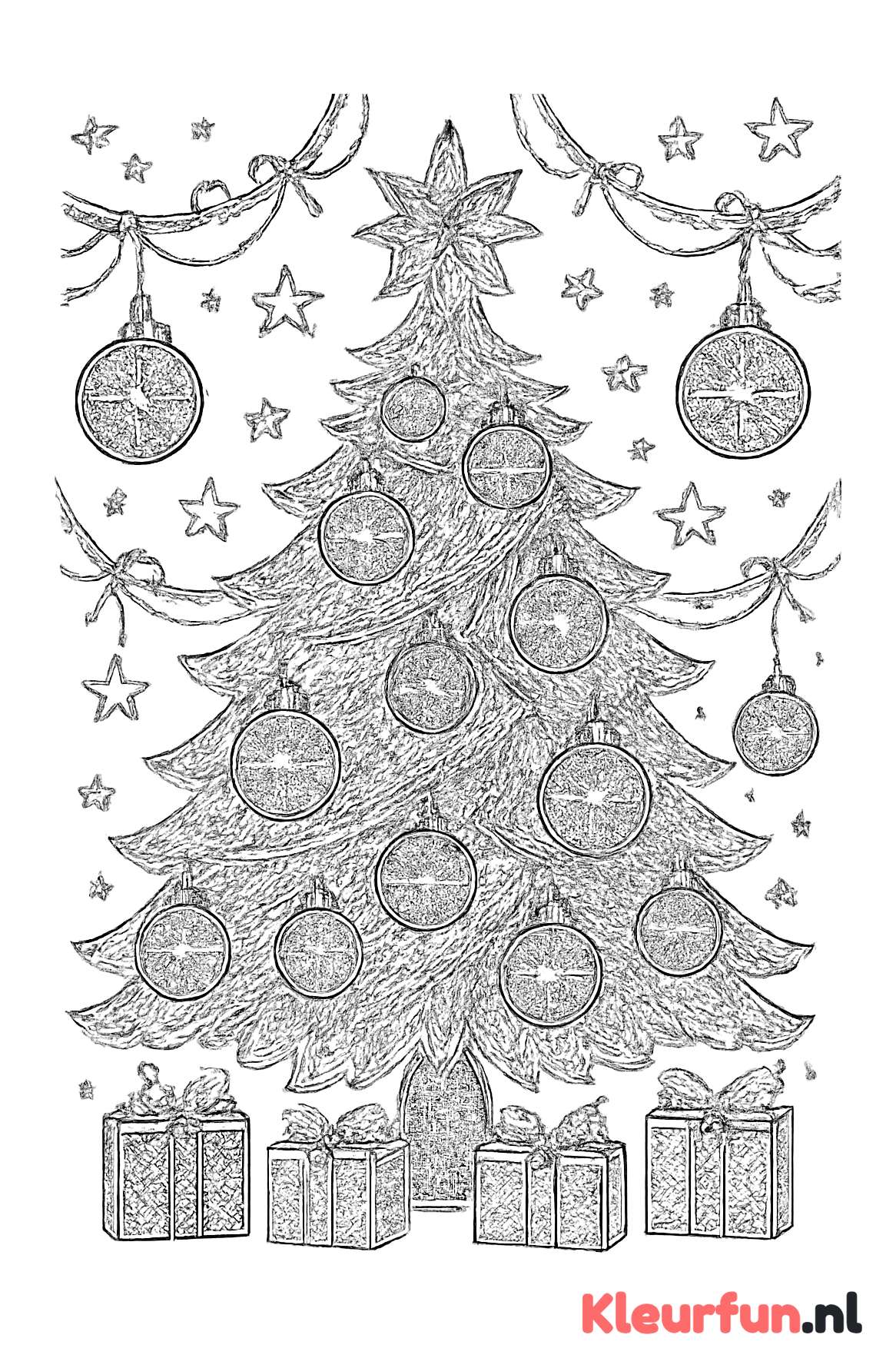 Elegant gedetailleerde kerstboom met ornamenten