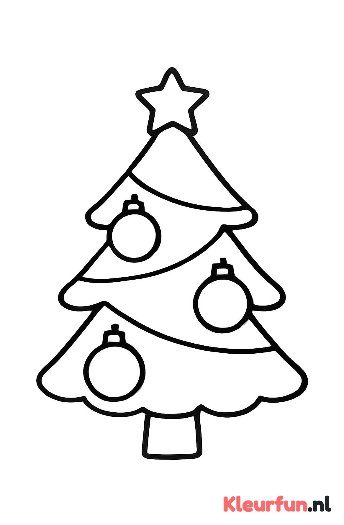 Kerstboom met kerstballen en slingers