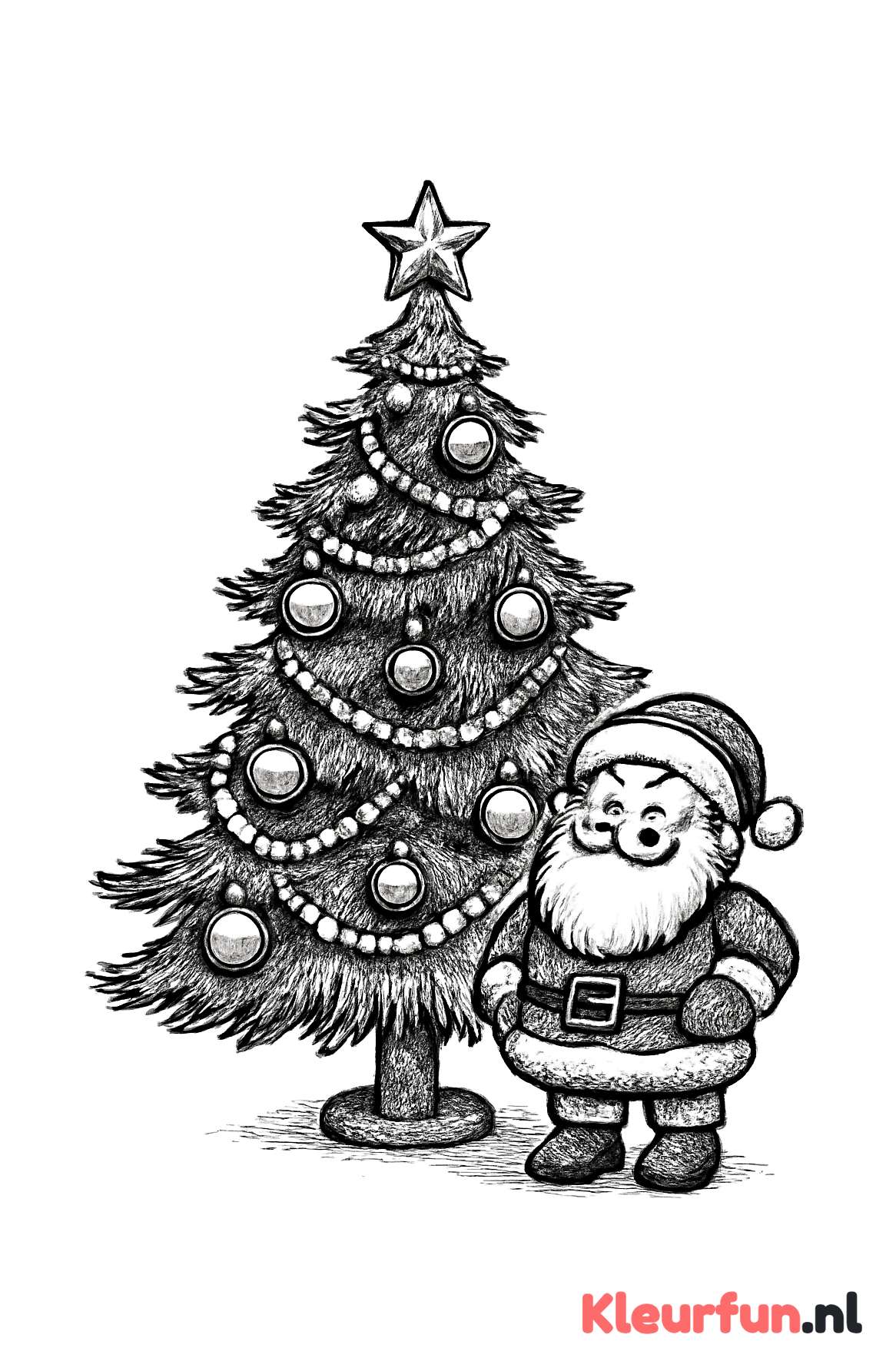 Kerstboom met klassieke versieringen en kerstman