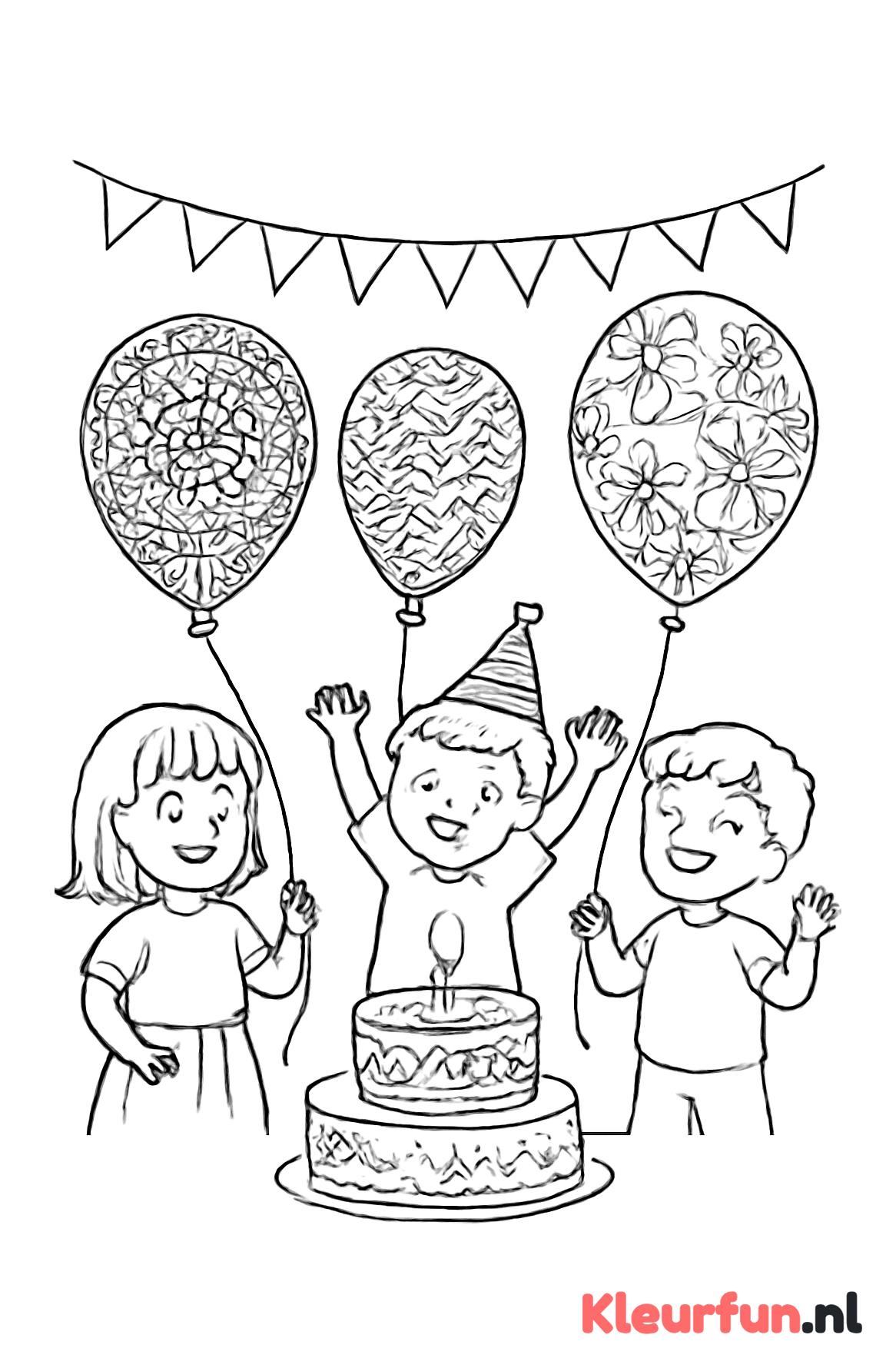 Kinderen met ballonnen op verjaardag