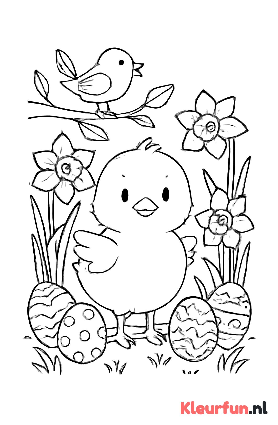Kuiken met paaseieren en bloemen