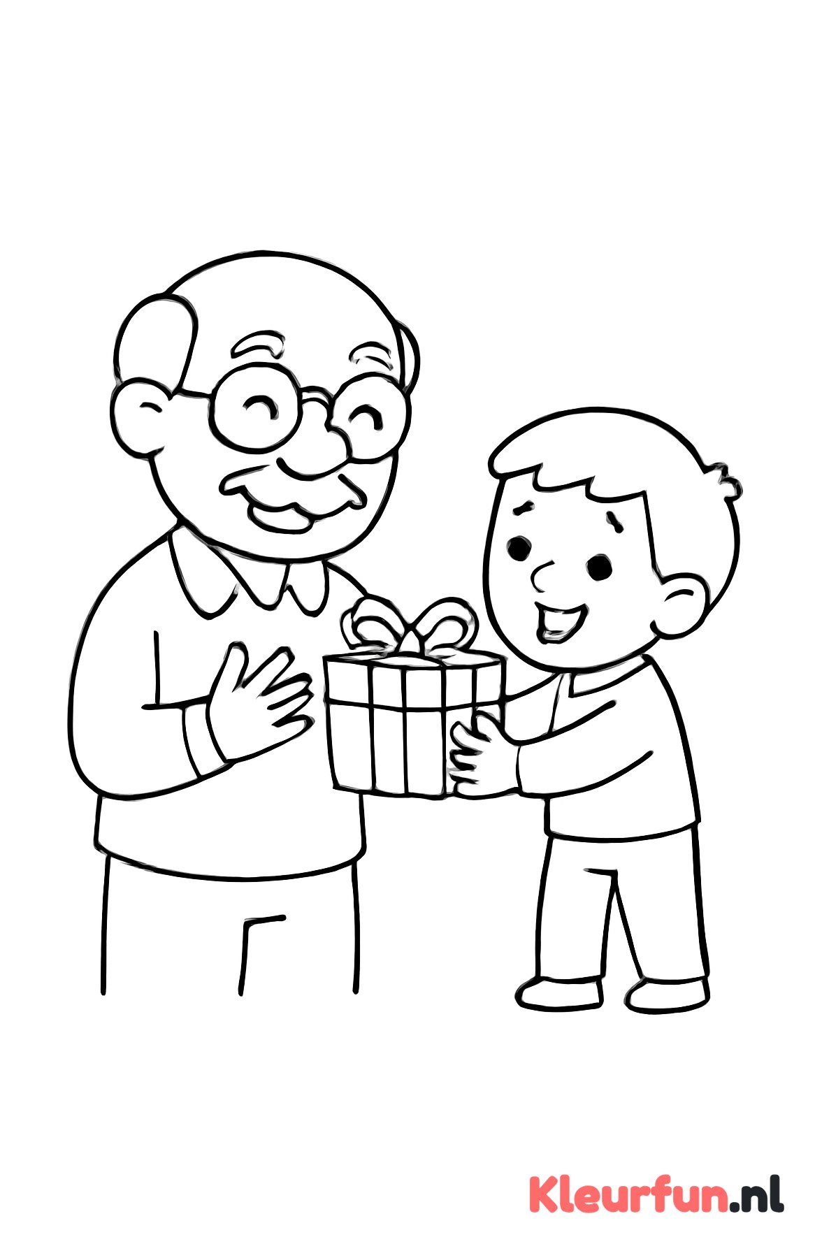 Opa krijgt een cadeau van kleinkind voor Vaderdag