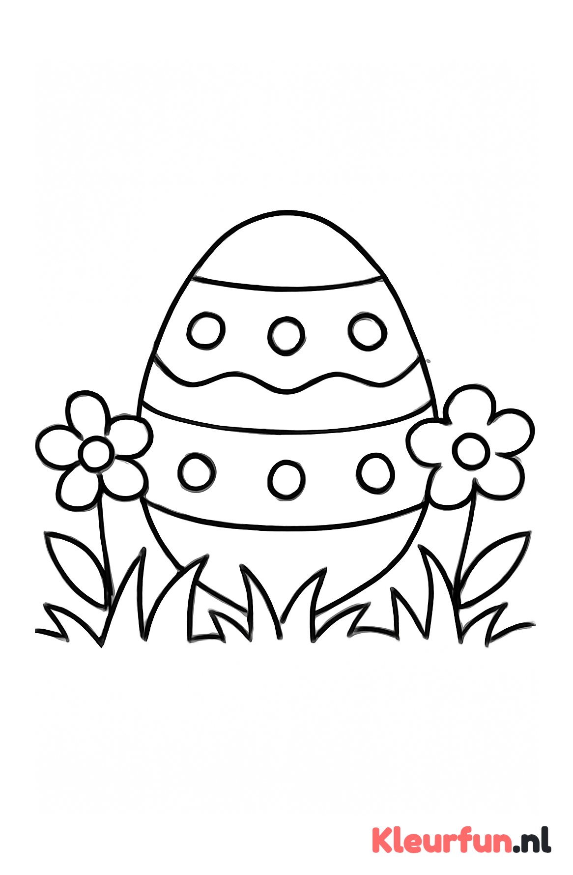 Paasei op grasveld