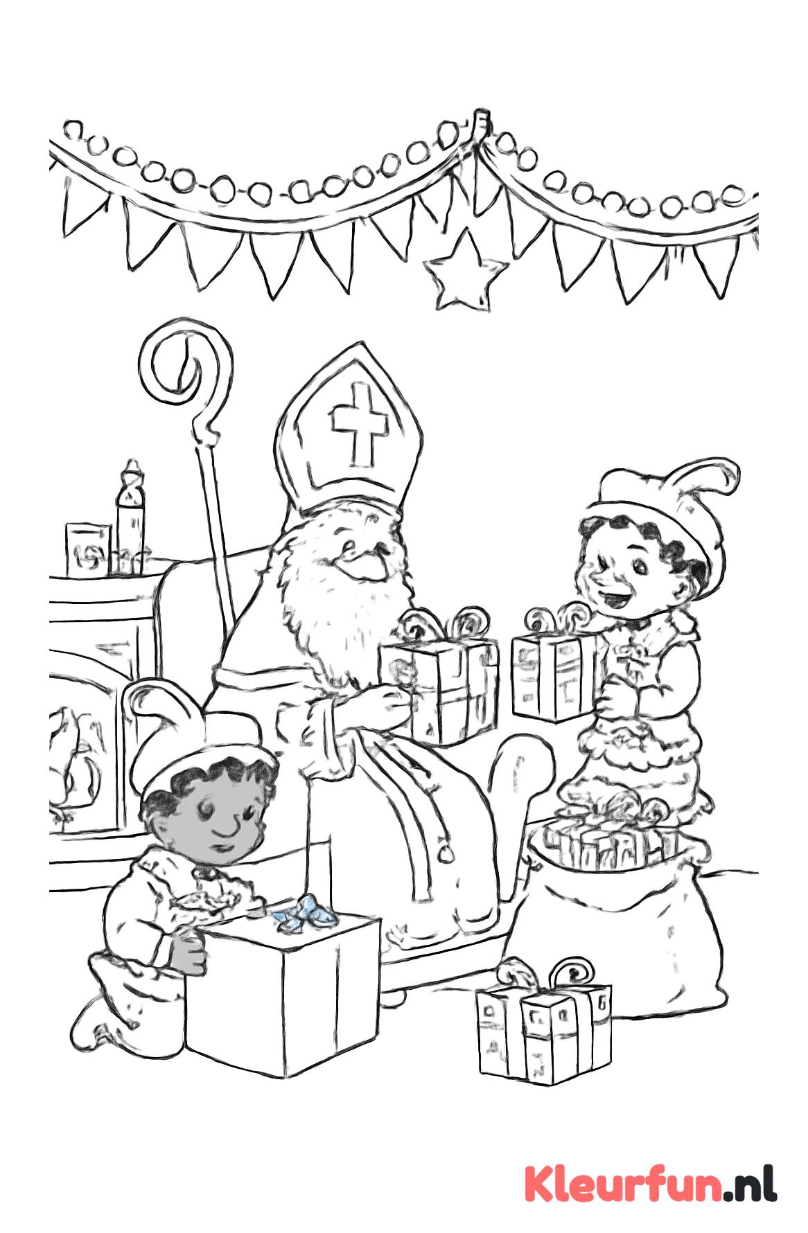 Sinterklaas en Pieten pakken cadeaus uit