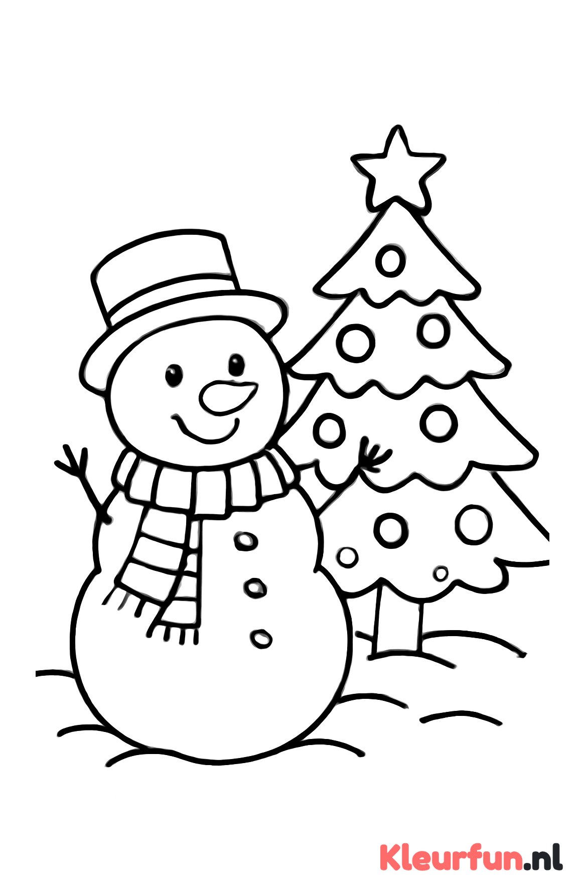 Sneeuwpop bij kerstboom