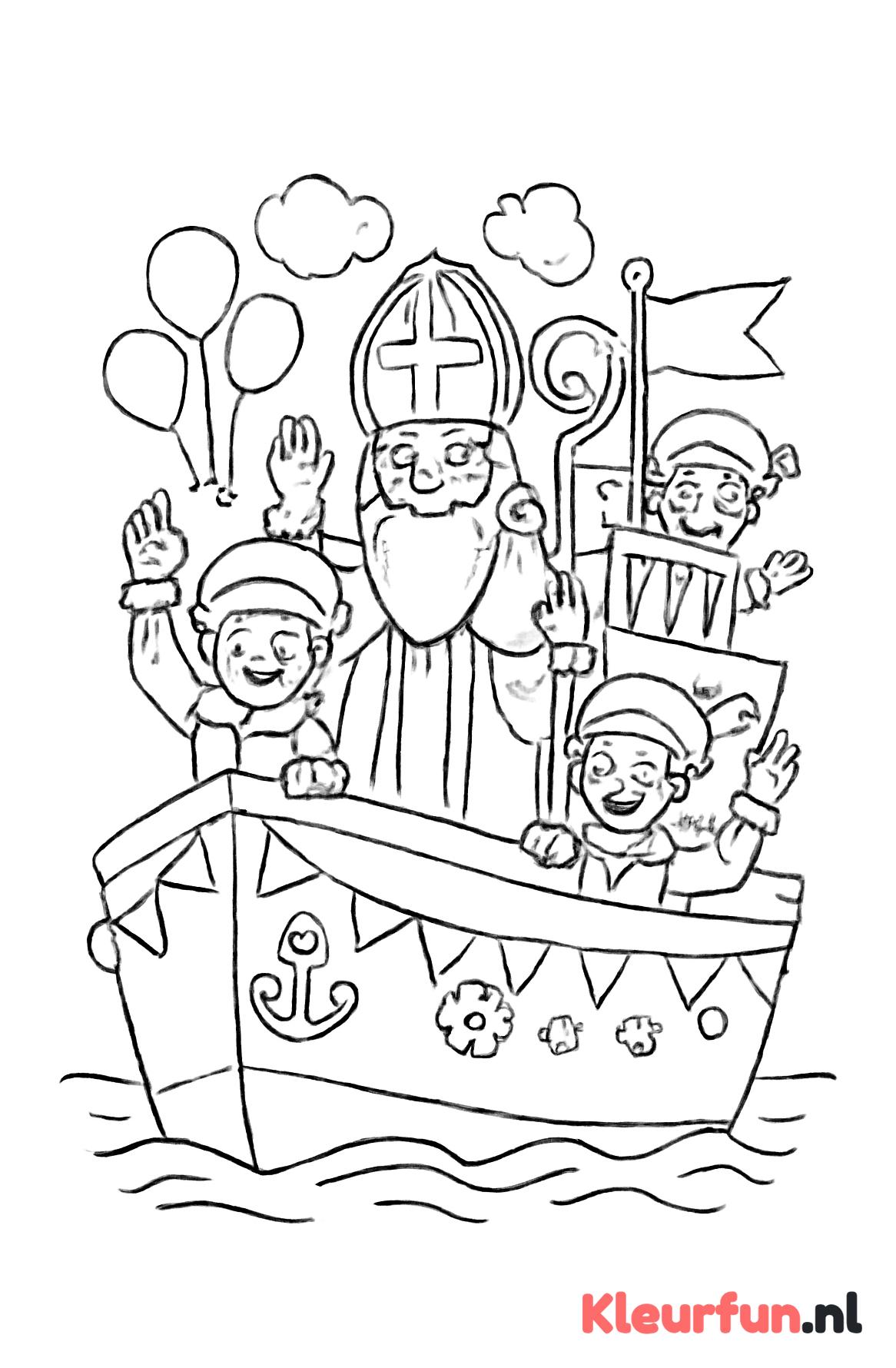 Detailrijke stoomboot met Sinterklaas en zijn mijter zichtbaar