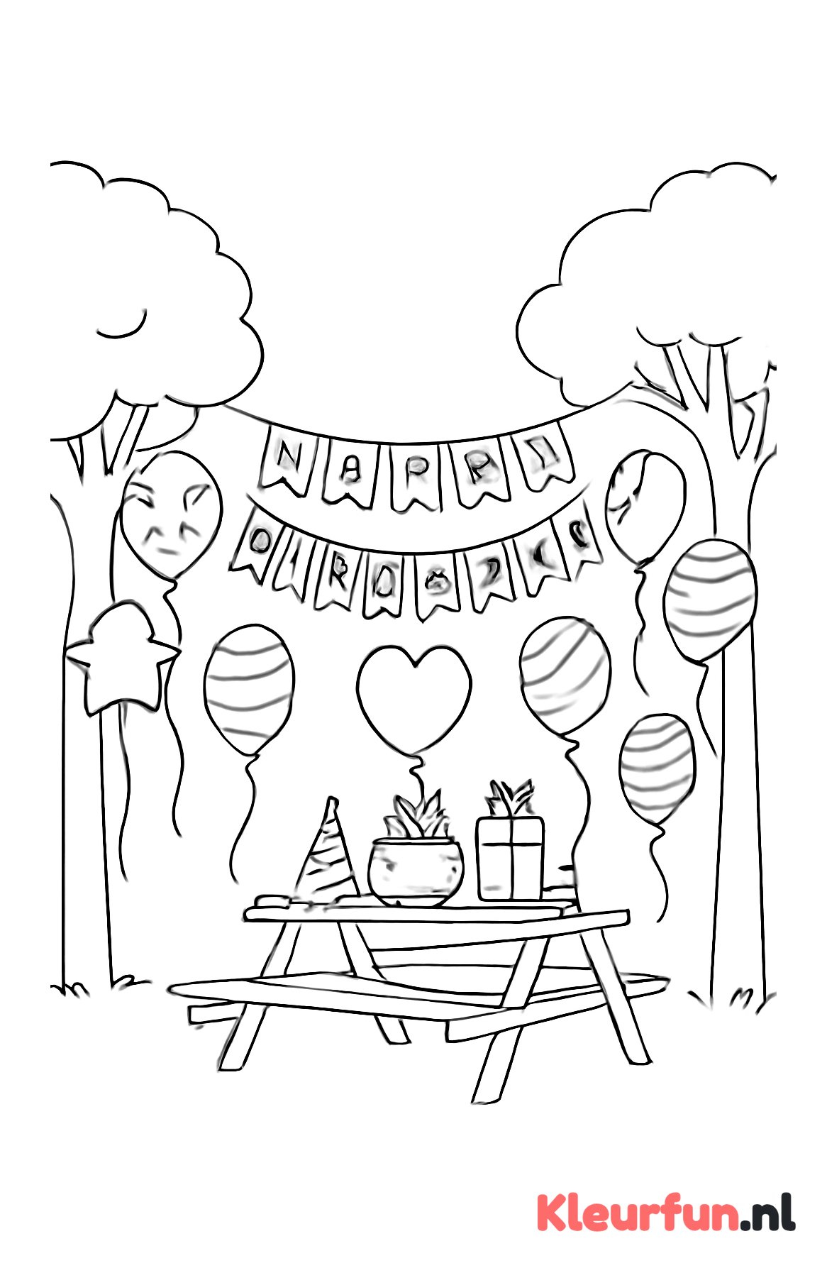 Verjaardagsfeest in de tuin met ballonnen