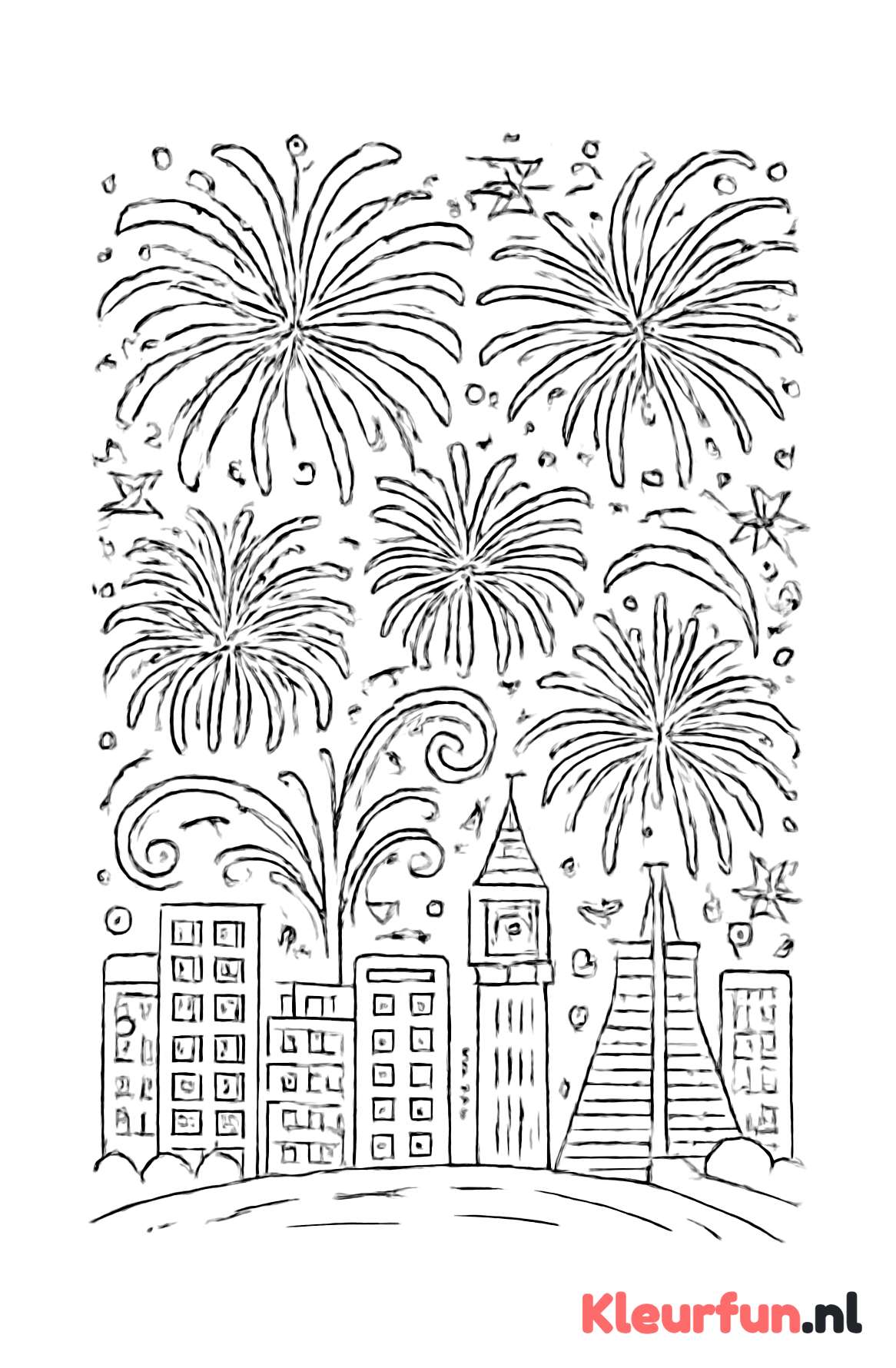Vuurwerk boven stad tijdens nieuwjaarsnacht