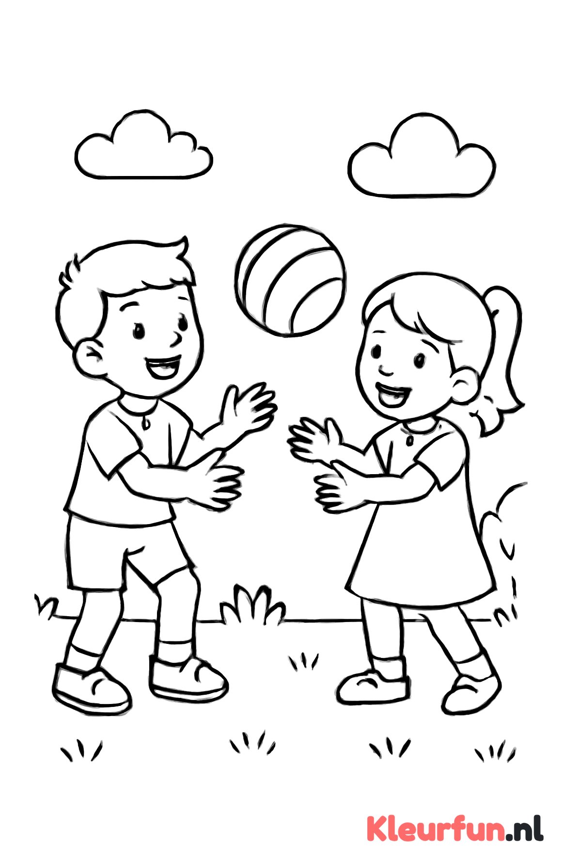 Broer en zus spelen samen met een bal