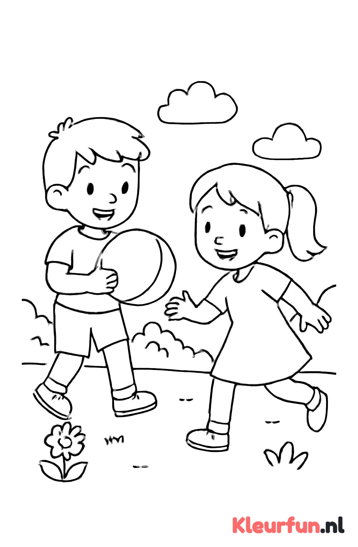 Broer en zus spelen in de tuin
