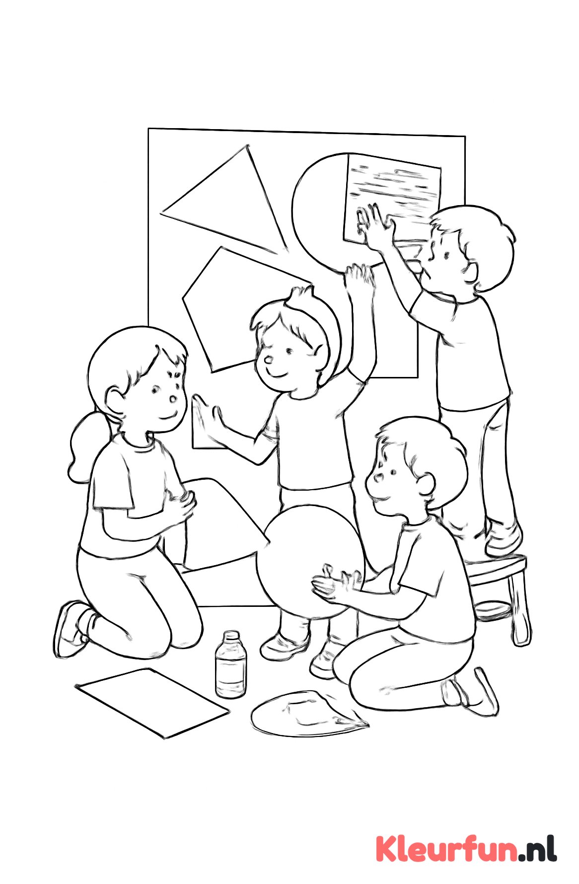 Groep kinderen maakt kunstwerk