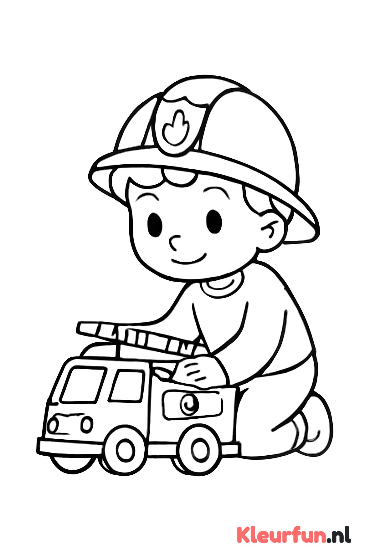 Kind met speelgoed brandweerhelm