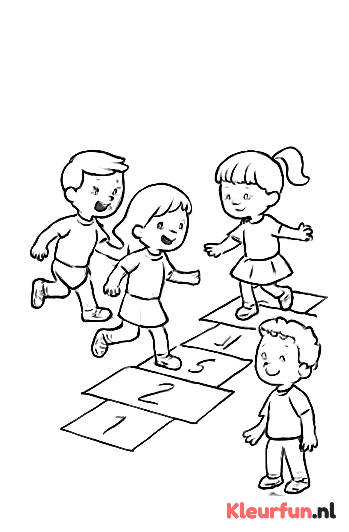 Kleuters die buiten spelletjes spelen
