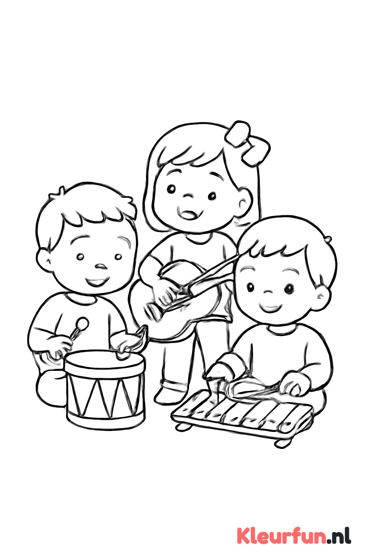 Kinderen spelen samen muziek