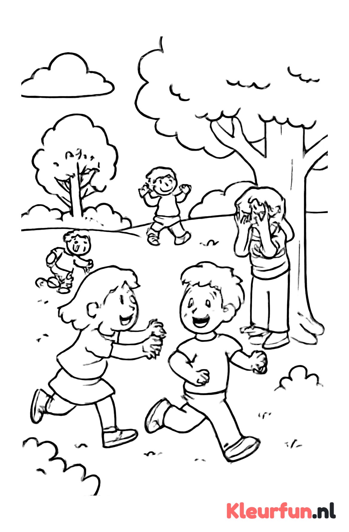 Kinderen spelen spelletjes in het park