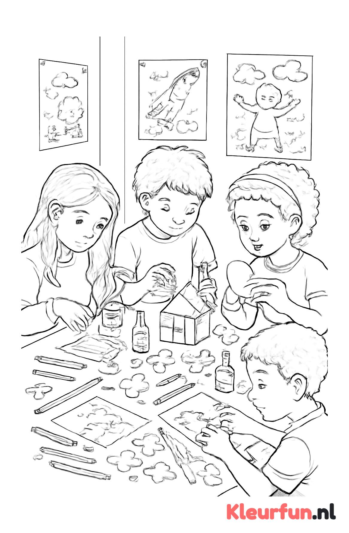 Kinderen tijdens knutselproject
