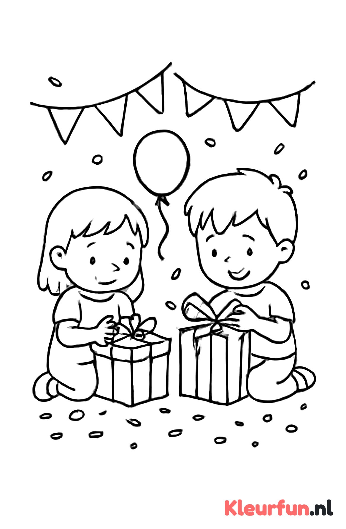 Kinderen openen cadeaus op verjaardagsfeest