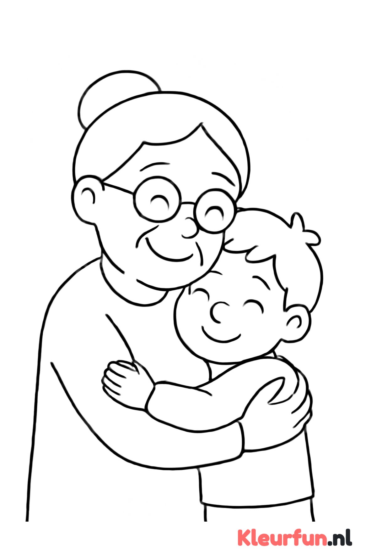 Lieve oma omarmt kleinkind