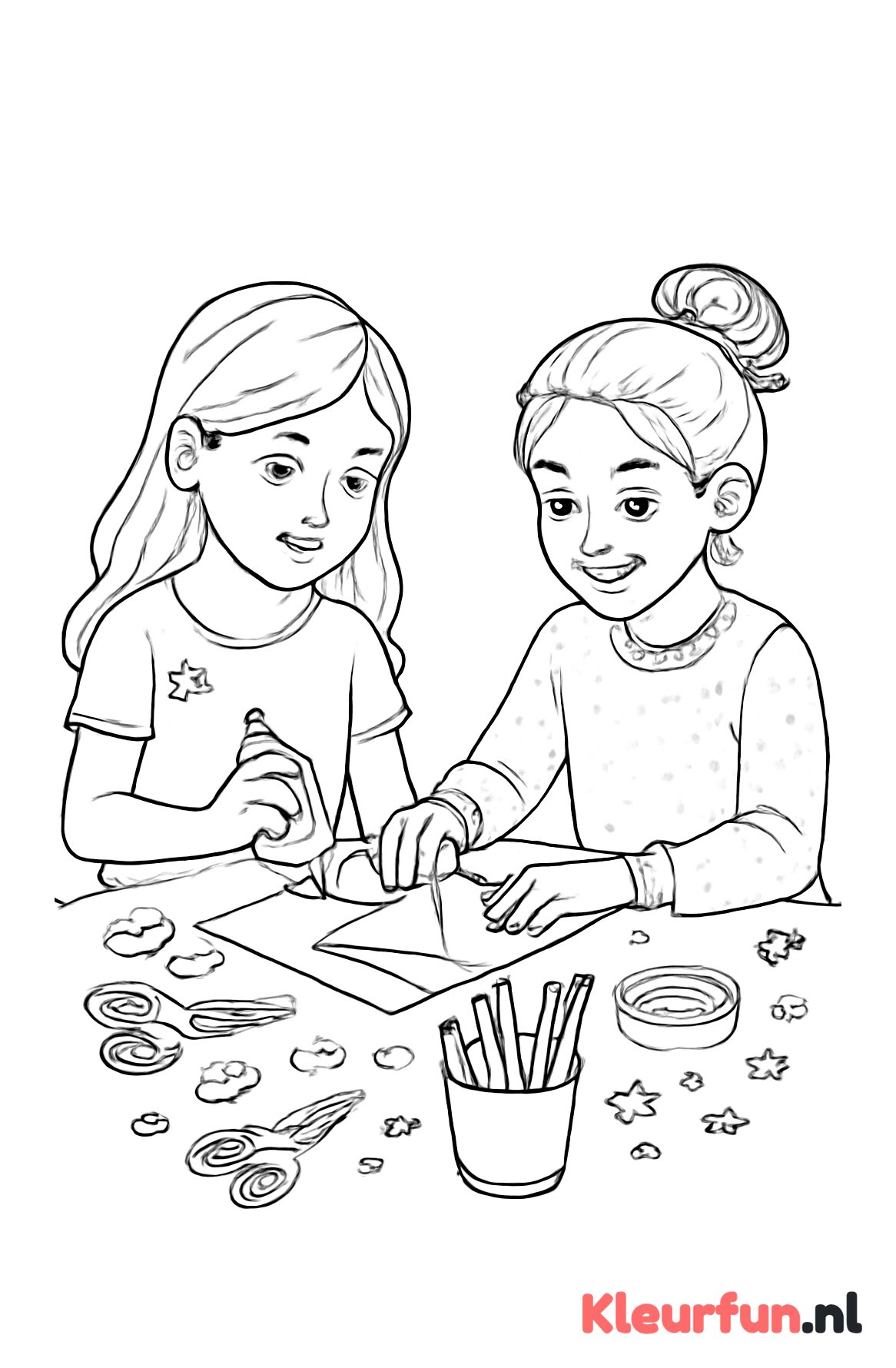 Meisjes bezig met knutselen