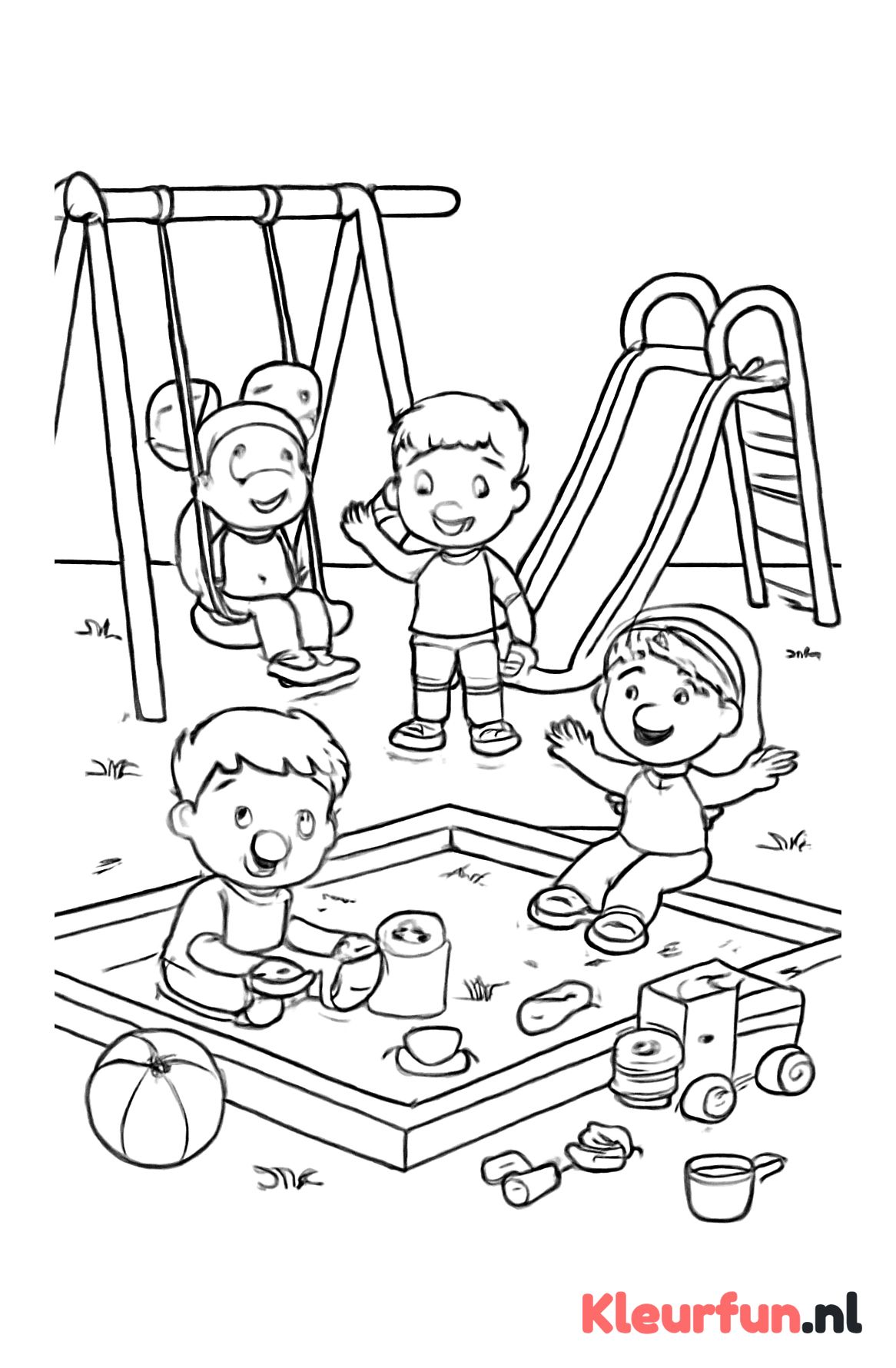 Kinderen spelen in de speeltuin