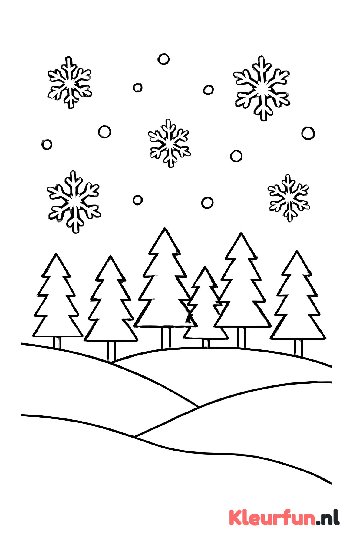 Winterlandschap met dennenbomen en sneeuwheuvels