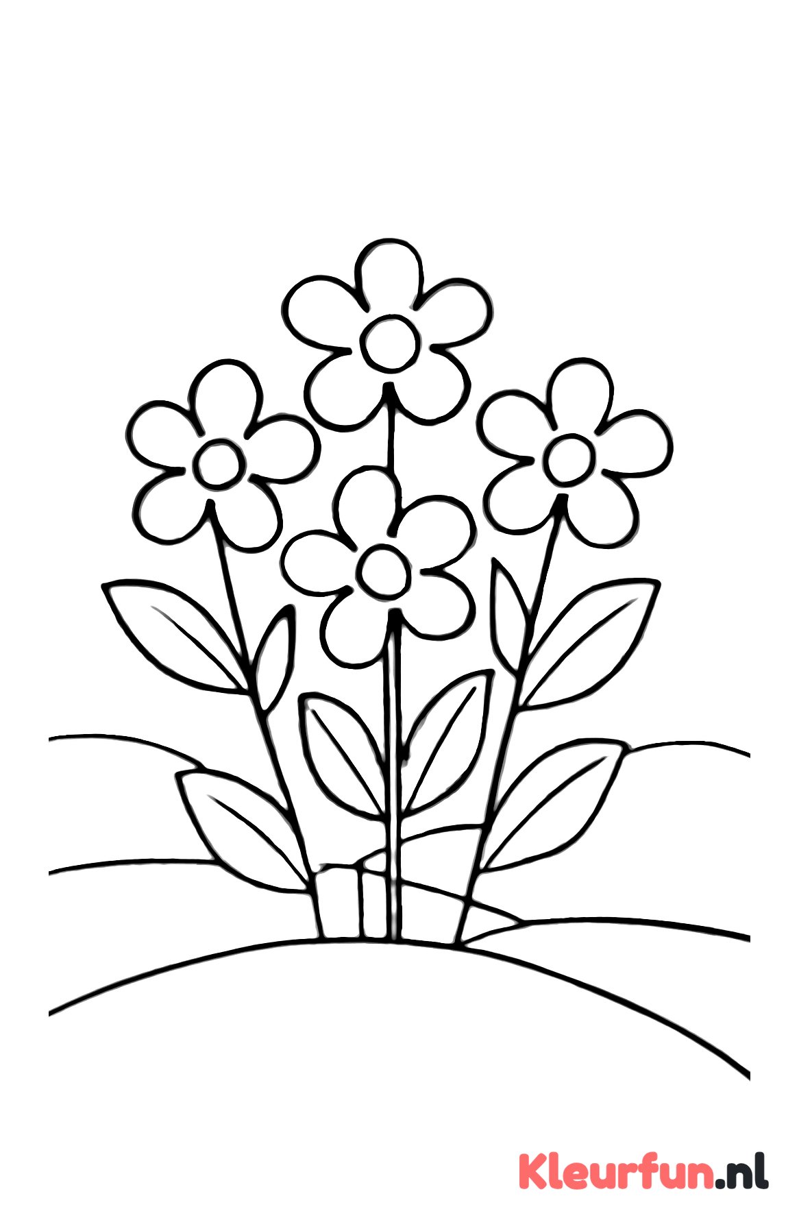 Glooiend landschap met bosje bloemen