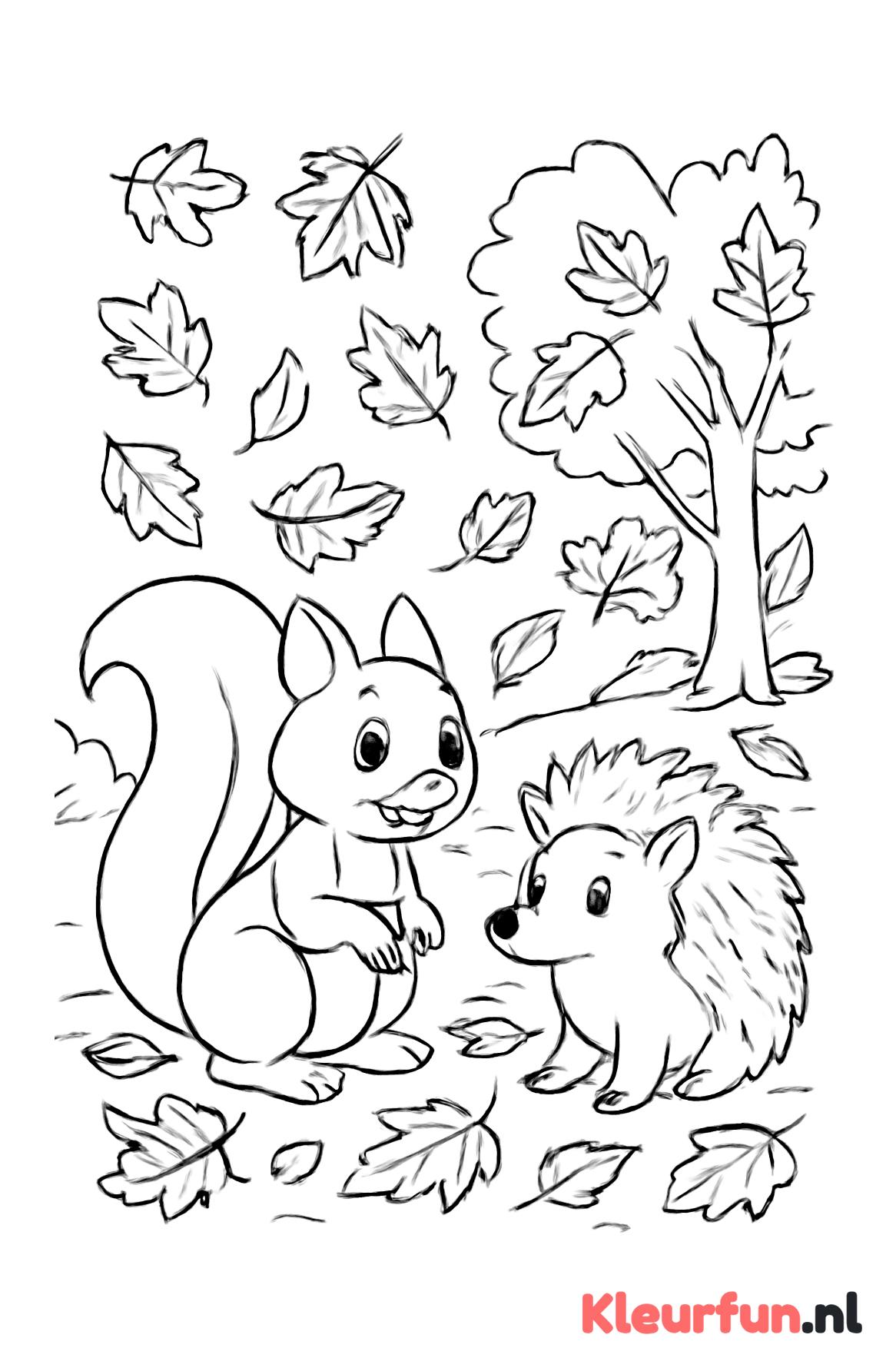 Eekhoorn en egel in herfstlandschap