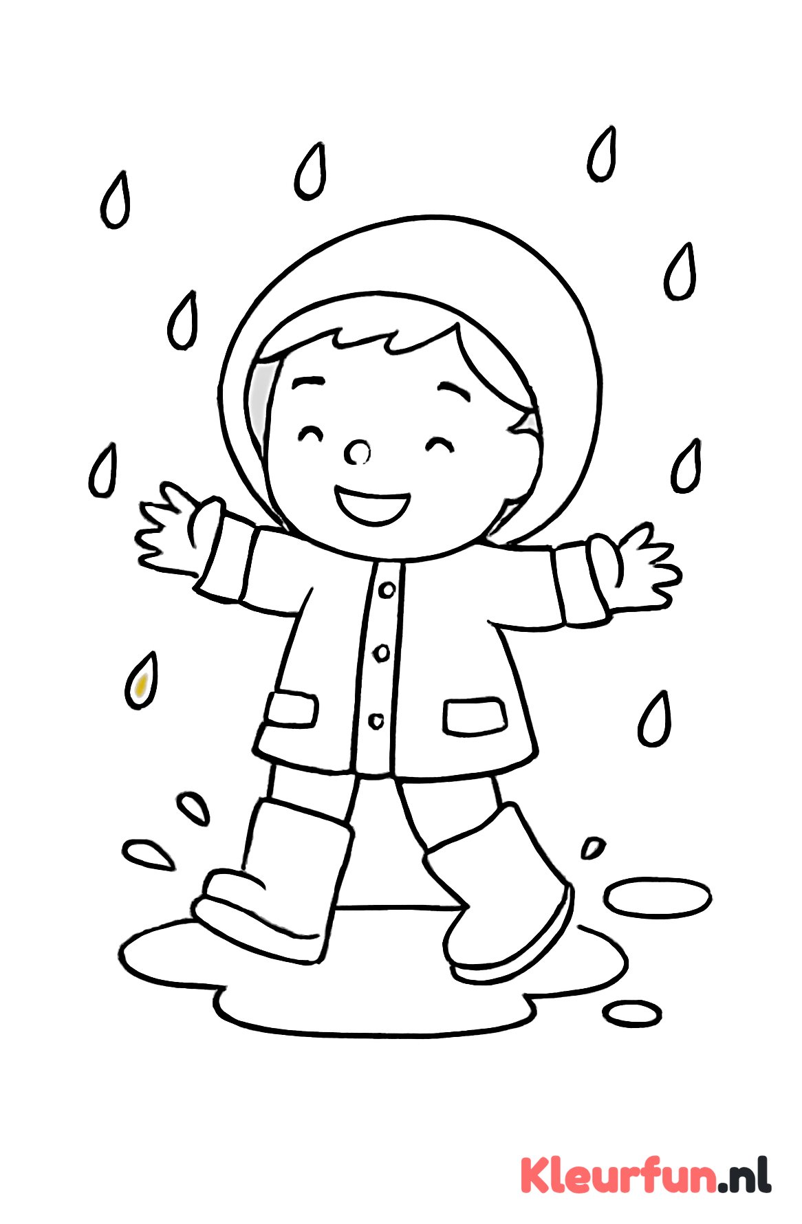 Kind speelt in de regen met regenlaarzen