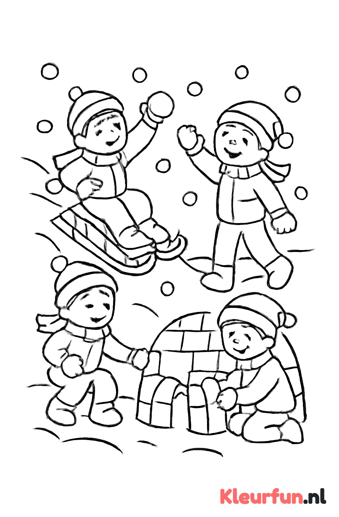 Kinderen spelend in de sneeuw