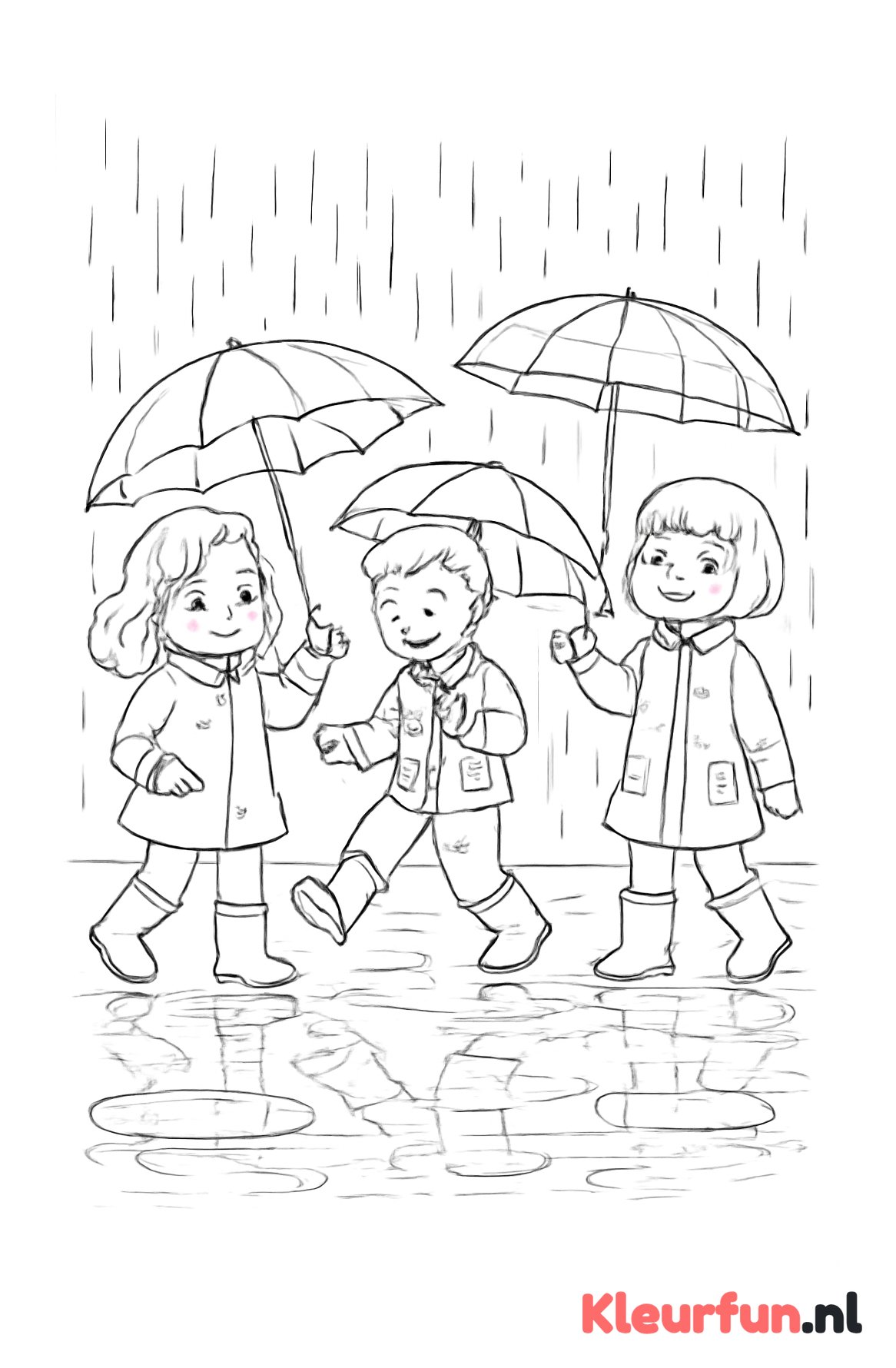 Kinderen spelen in de regen