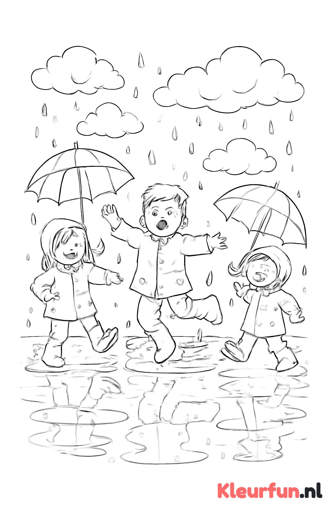 Kinderen springen in de regen