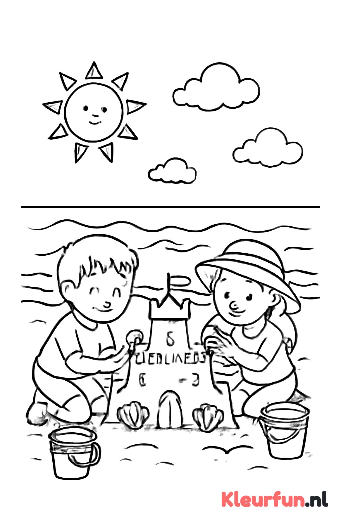 Kinderen bouwen zandkasteel op het strand