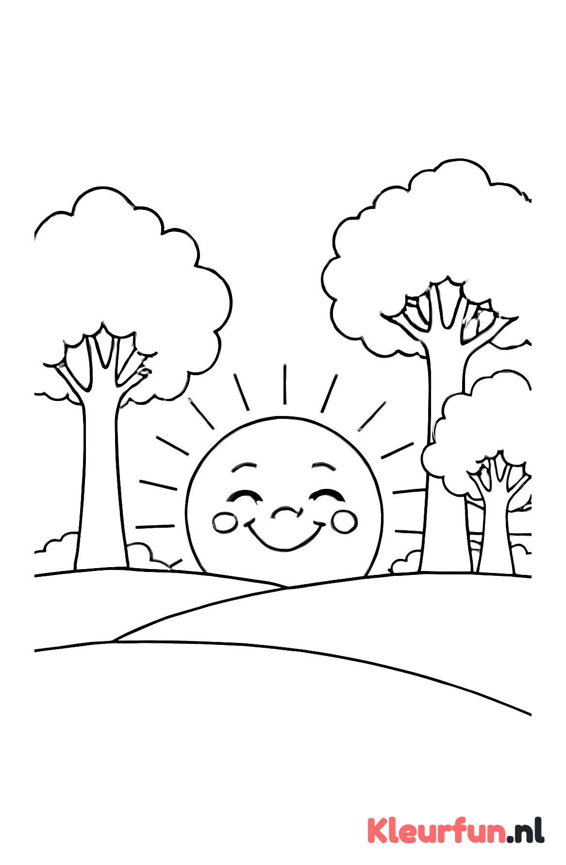 Lachende zon bij zonsondergang met bomen