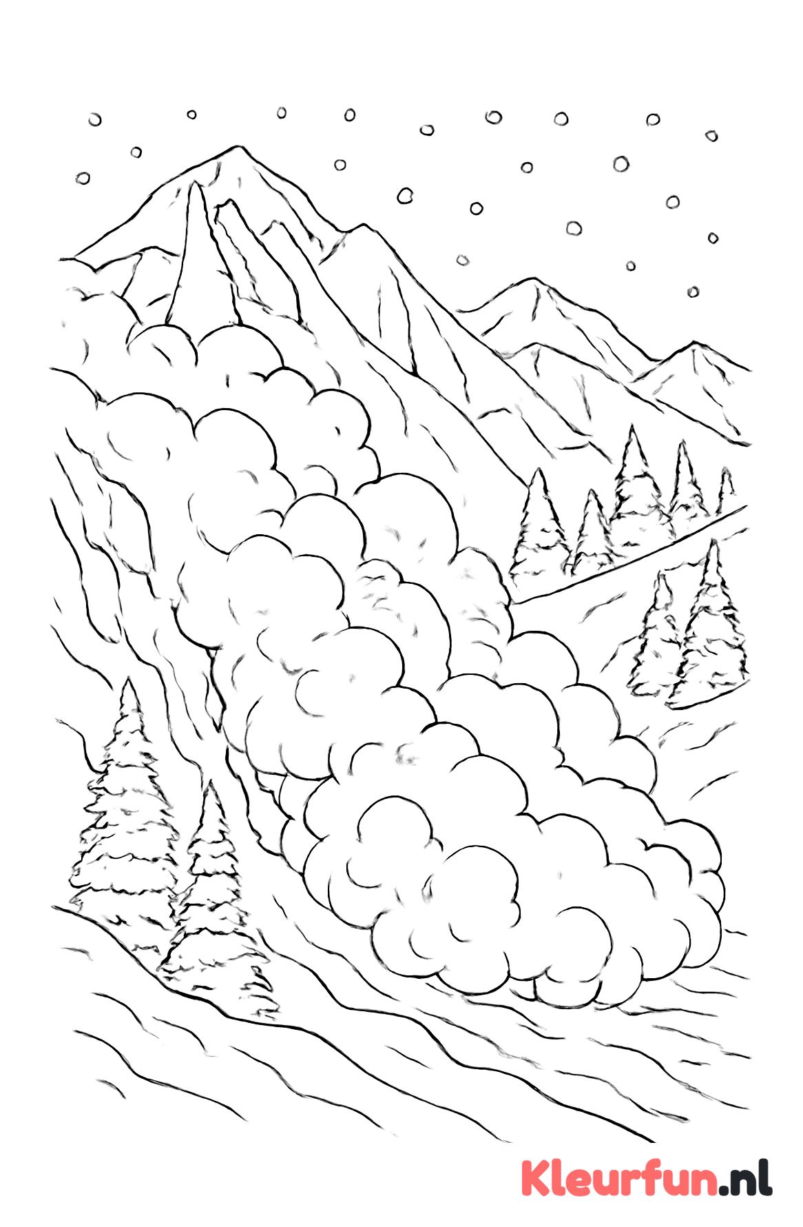 Lawine in besneeuwde bergen