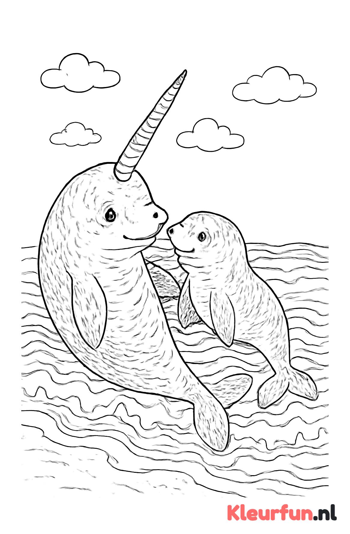 Moeder zeehond met jong spelend