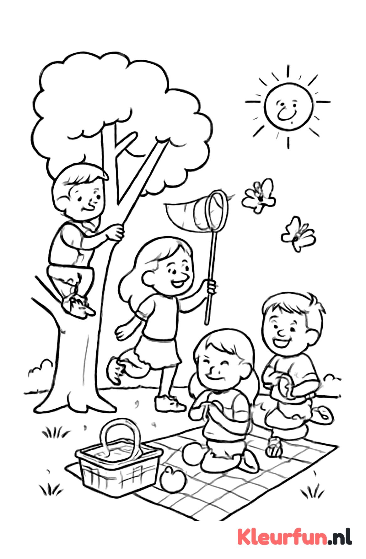 Picknicken en spelen in het park