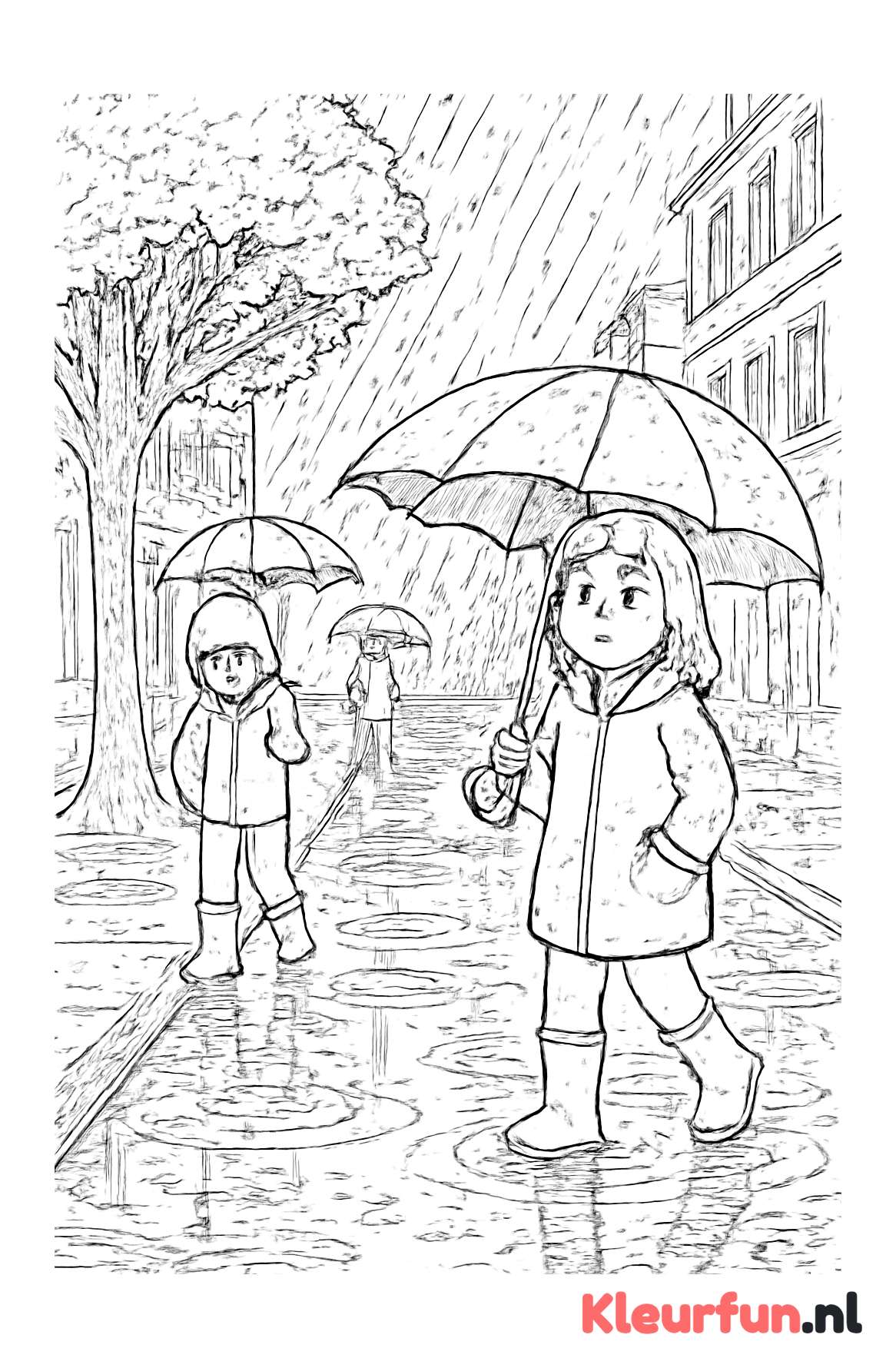 Regenstraat met paraplu's en plassen