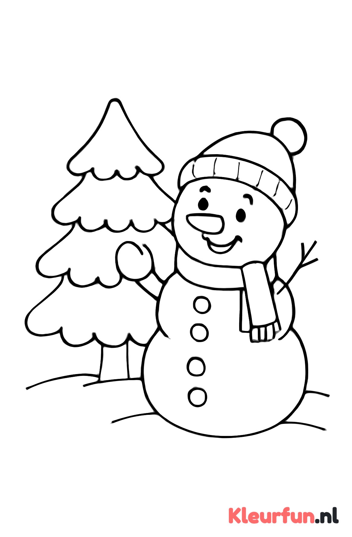 Sneeuwpop naast een dennenboom
