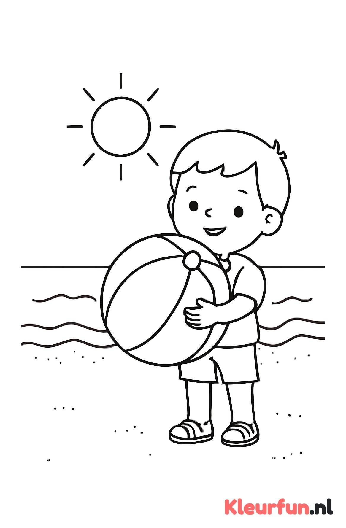 Kind met strandbal en golven