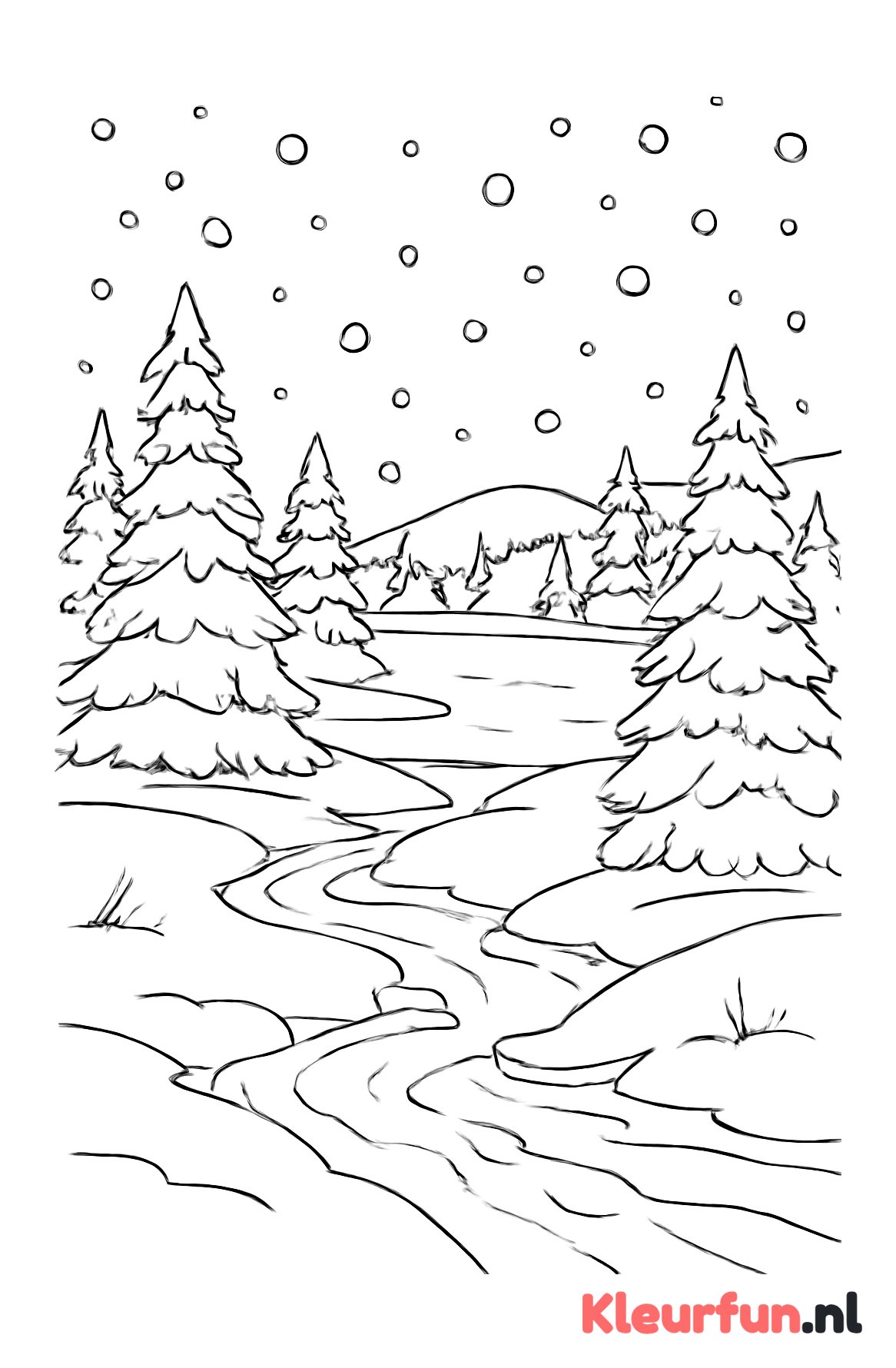 Uitgebreid sneeuwlandschap met besneeuwde dennenbomen
