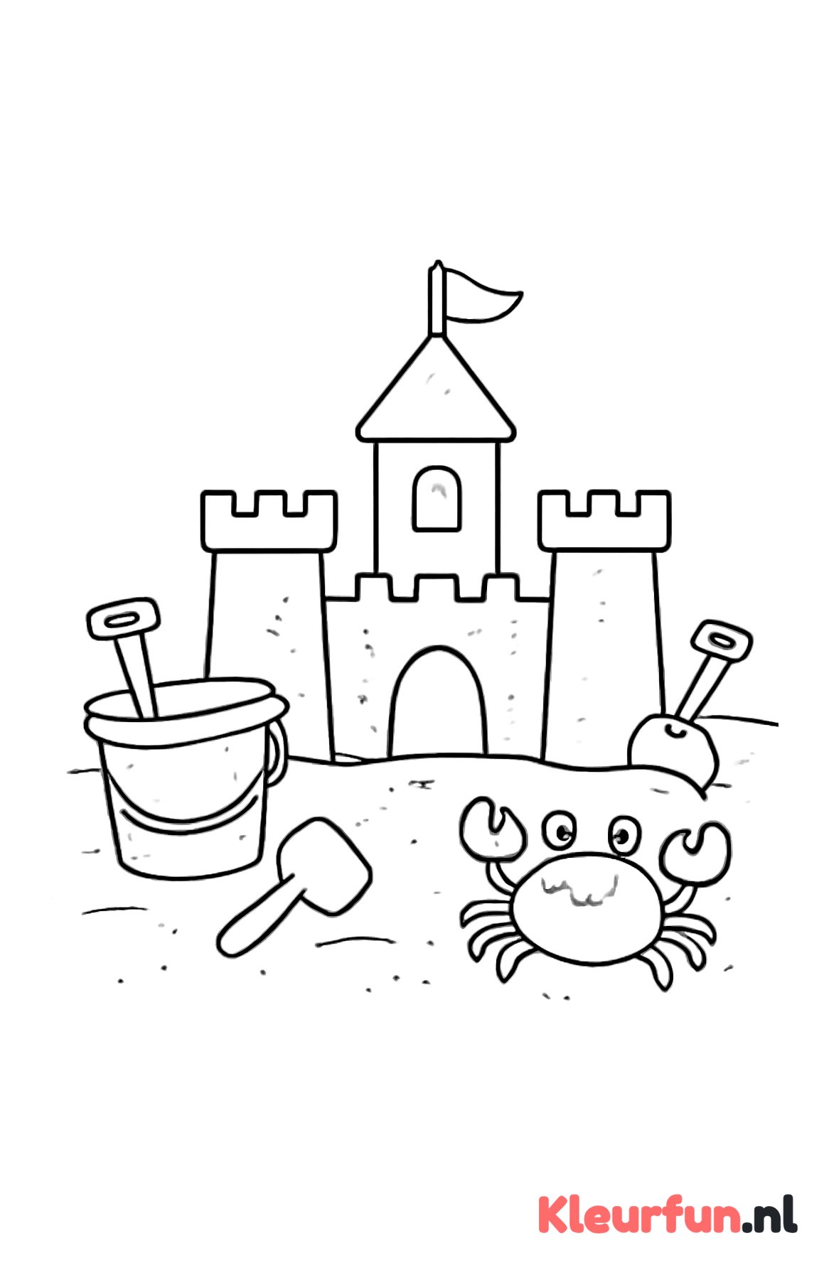 Zandkasteel met emmertjes en krab